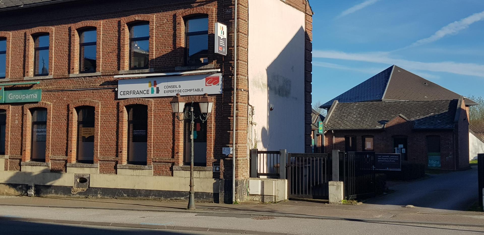 Bâtiment qui accueil le cabinet de conseil et d'expertise comptable d'Avesnes-sur-Helpe de Cerfrance Nord Pas de Calais